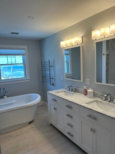 Building Photo - 2 1/2 Dumas Ave