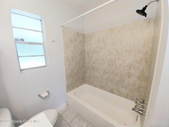 Building Photo - 1390 S Park Ave