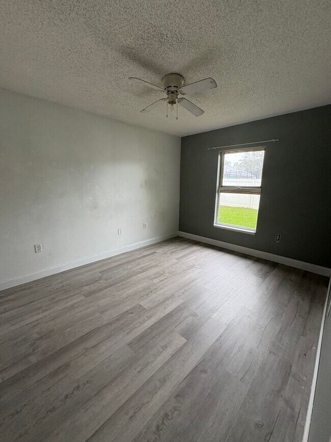 Building Photo - Wonderful 4 bedroom plus bonus room BEAUTY   call Sheila or text 407-687-7900