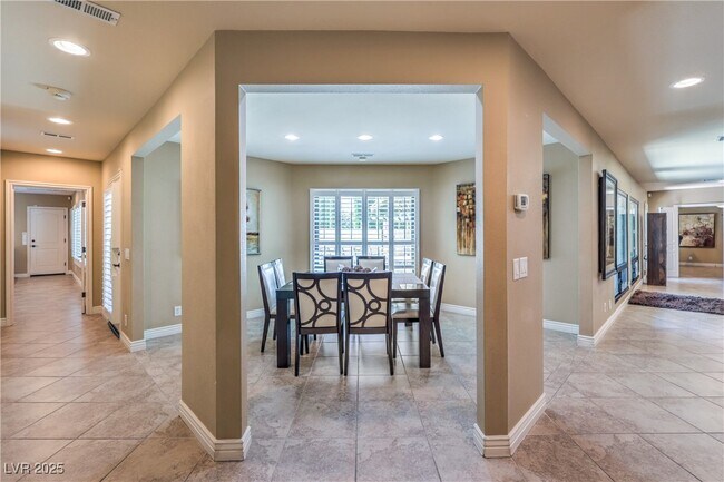 Building Photo - 2701 Alta Dr