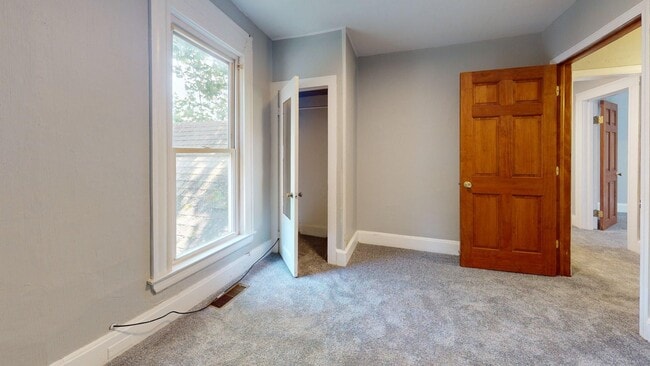 Building Photo - Madison/W.95th neighborhood : 3 bedroom/1 bath single family house available NOW.