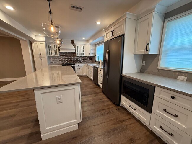Building Photo - Beautiful Port Orange 4 Bed 2.5 Bath Serene Home Available IMMEDIATELY!