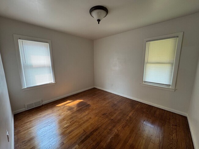 Building Photo - Charming 3BR House in Detroit