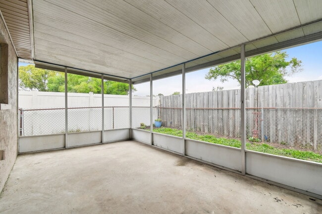 Building Photo - 4818 Dogwood St