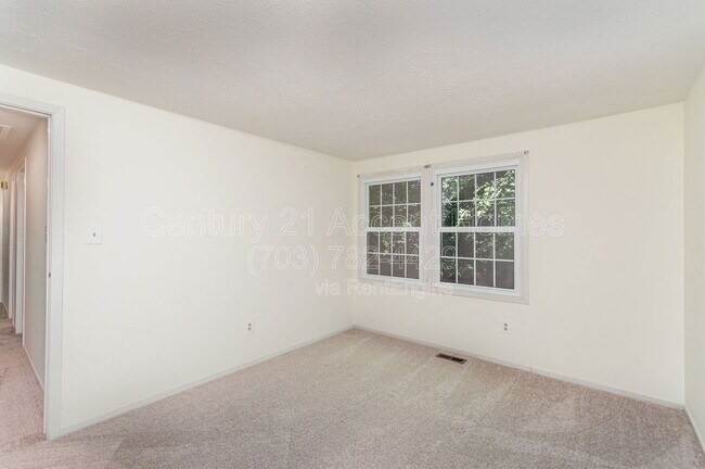 Building Photo - 7690 Middle Valley Dr