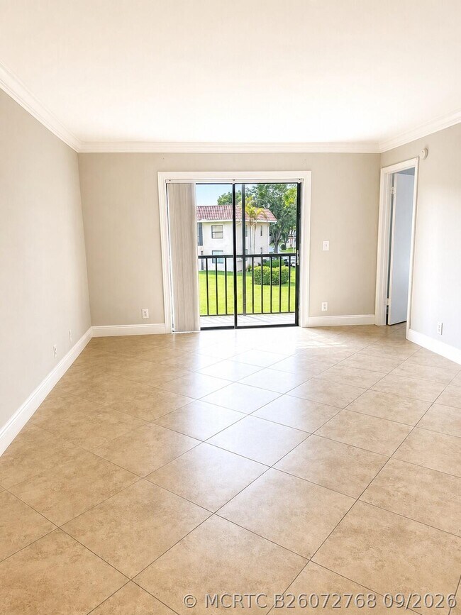 Building Photo - 6716 Palmetto Cir S