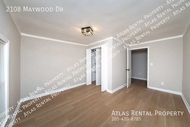 Building Photo - 2108 Maywood Dr