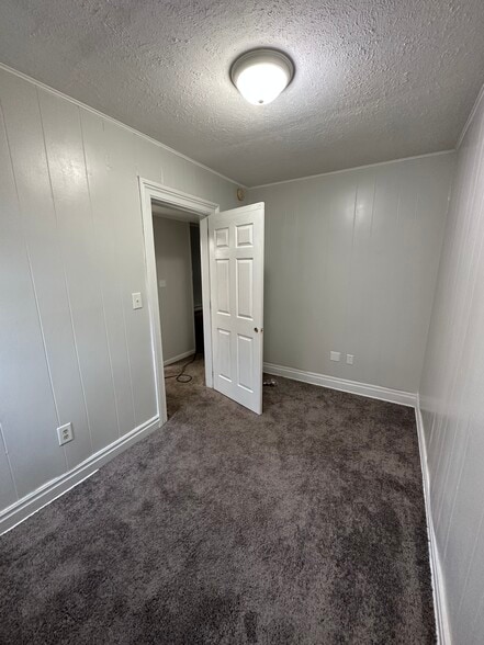 Rear Bedroom - 33 George St