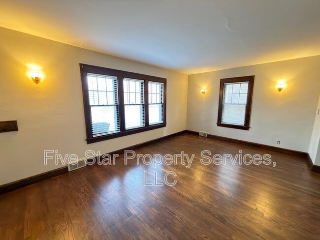 Building Photo - 604 Bryn Mawr Blvd