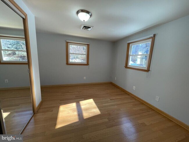 Building Photo - 5300 Summit Dr