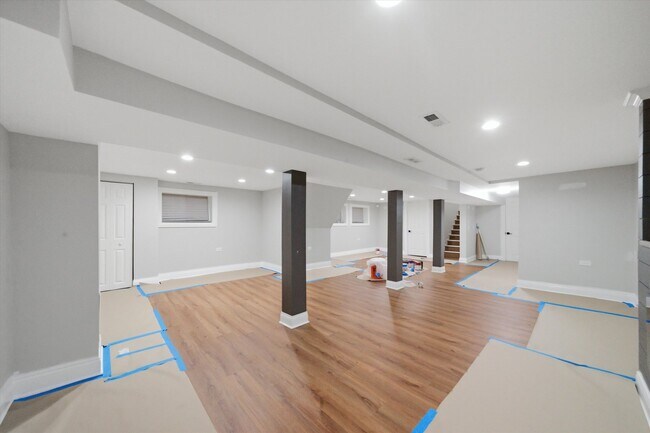 Building Photo - 8326 S Luella Ave