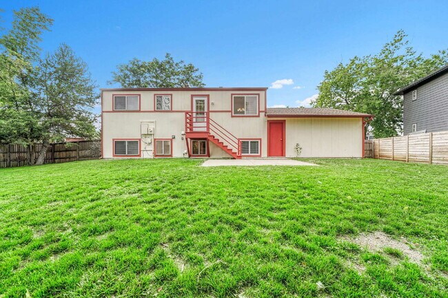 Building Photo - $2,495 - 3 Bed, 2 Bath Home in Aurora with...