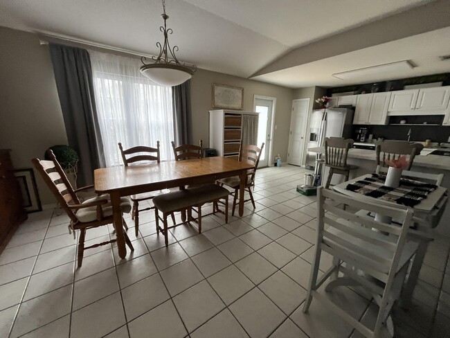 Building Photo - 1098 Forest Lake Terrace