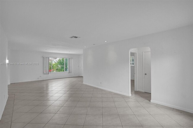 Building Photo - 8851 Byron Ave