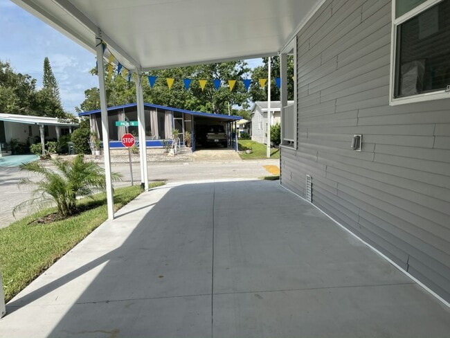 Building Photo - 15777 Bolesta Rd