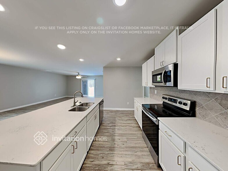Building Photo - 160 Silver Oak Cir