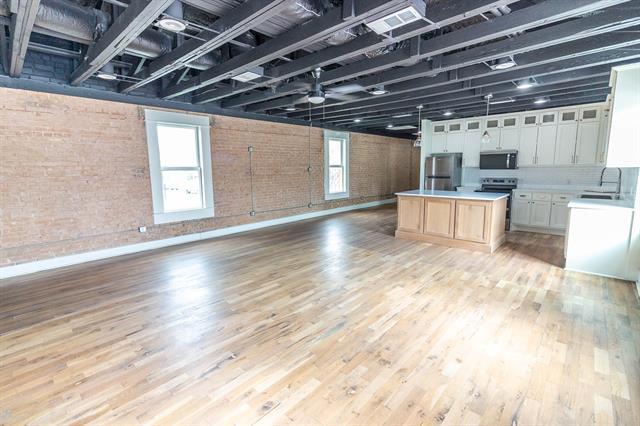 Building Photo - 219 W Mulberry St