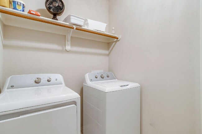 Building Photo - Fully Furnished 3 bed, 2 bath in White Settlement!
