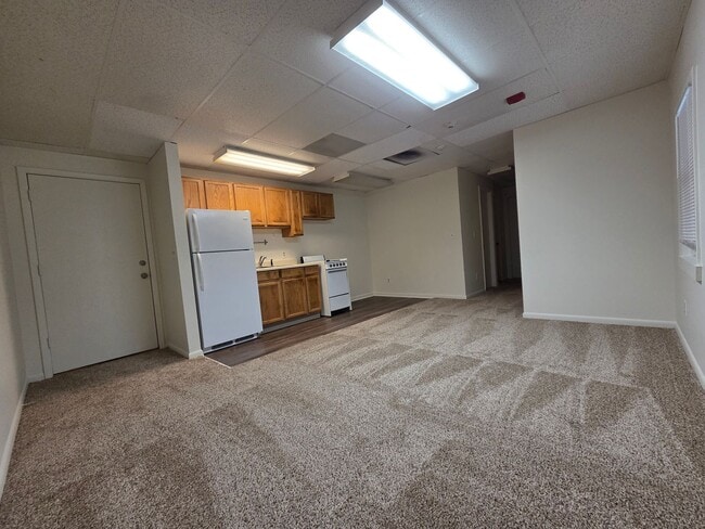 Building Photo - 2 Bed Apartment in the Heart of Golden!