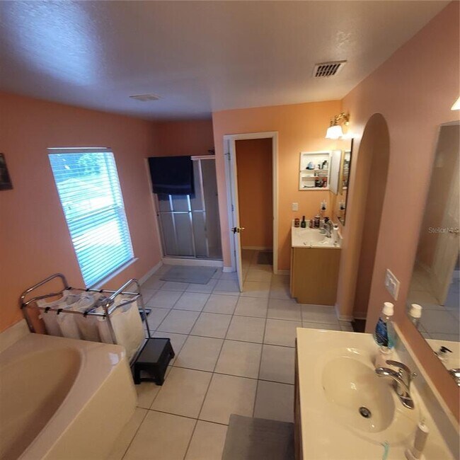 Building Photo - 4124 SW 33rd St