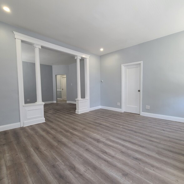 Living Room - 6117 Monitor Plz