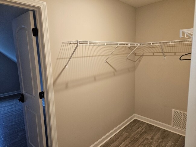 Building Photo - Charming 3-bedroom, 2-bathroom unfurnished...