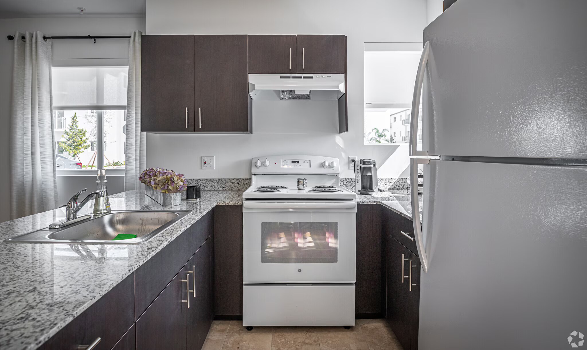 Building Photo - 407 W 77th St