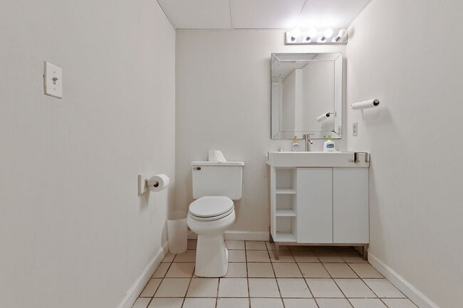 Building Photo - 277 Crown St