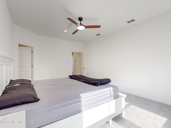 Building Photo - 401 Archstone Wy