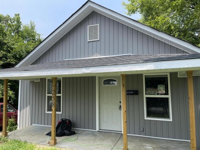 Primary Photo - 246 Hilltop Ave SW