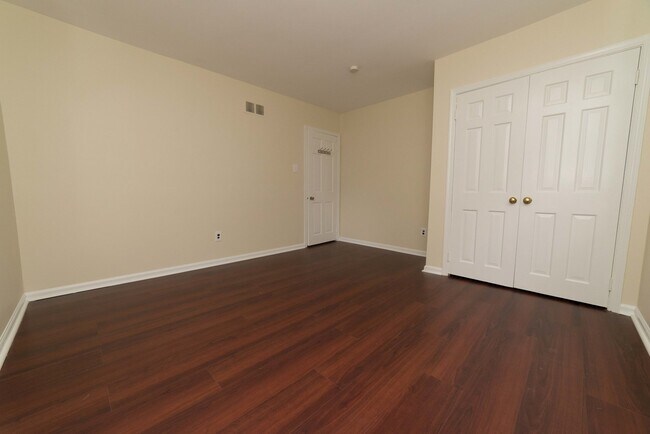 Building Photo - 440 Cricket Ln