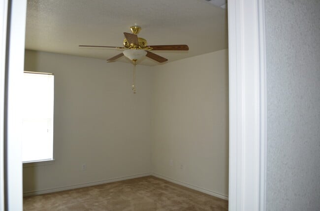 Building Photo - 326 N 10th St