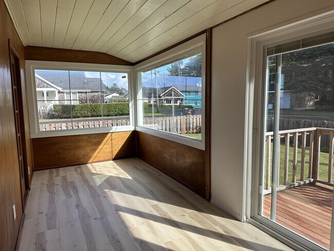 Building Photo - 38 4th St S