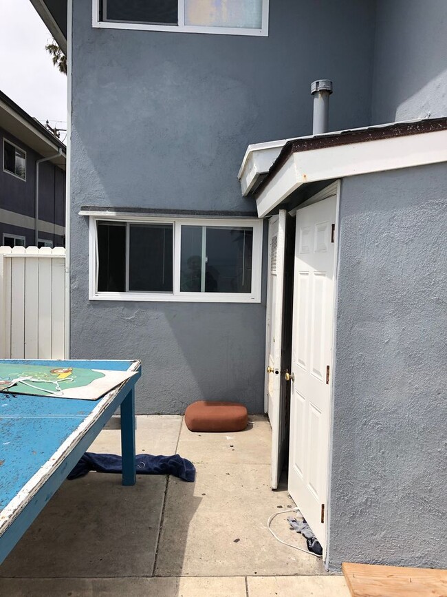 Building Photo - 6681 Del Playa Dr