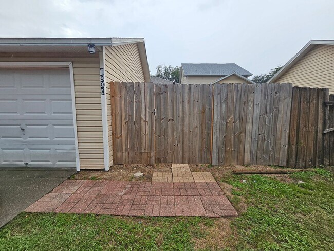 Building Photo - 1004 Park Central Cir