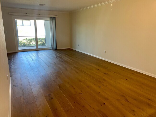 Building Photo - 255 Paradise Blvd