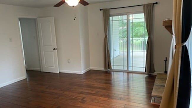 Building Photo - 179 Parker Ln