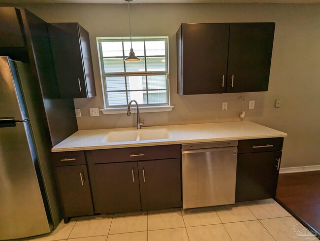 Building Photo - 1490 Newcastle Way
