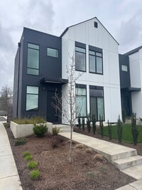 Building Photo - Brand New Modern Home!