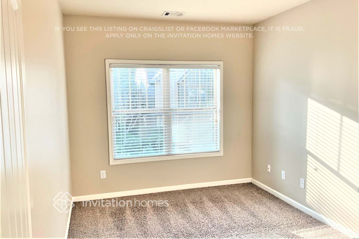 Building Photo - 3887 Lake Manor Way