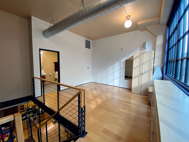 Building Photo - Gorgeous Pearl Loft with Private Entrance,...