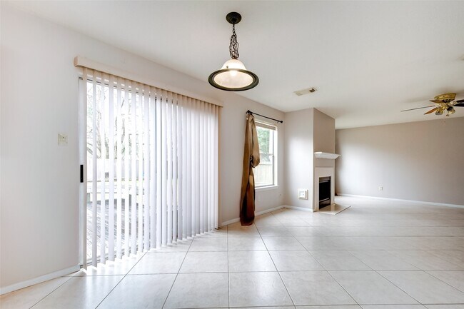 Building Photo - 12654 Pine Bush Dr