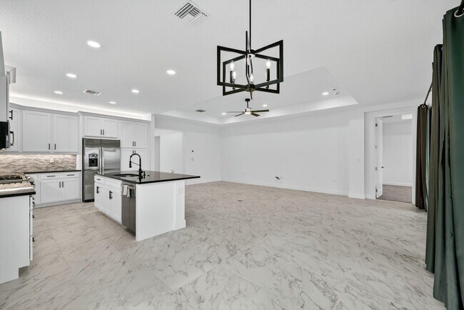 Building Photo - 12347 SW Compass Pt Dr