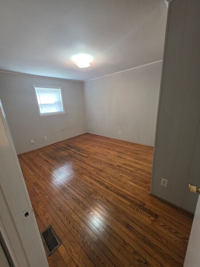 Building Photo - 4848 Berl St