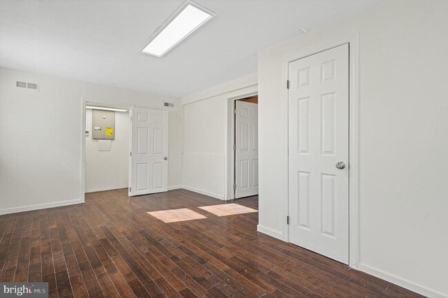 Building Photo - 312 N Hammonds Ferry Rd