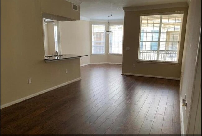 Building Photo - 7575 Kirby Dr