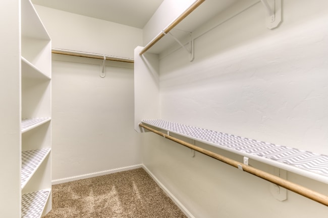 Building Photo - 8291 E Magee Hill Loop