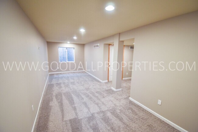 Building Photo - 3 Bedroom 2.5 Bath home