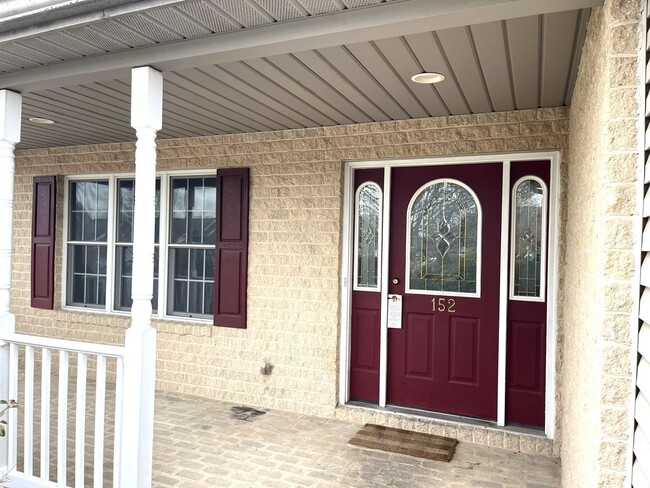 Building Photo - 152 Lantern Ln