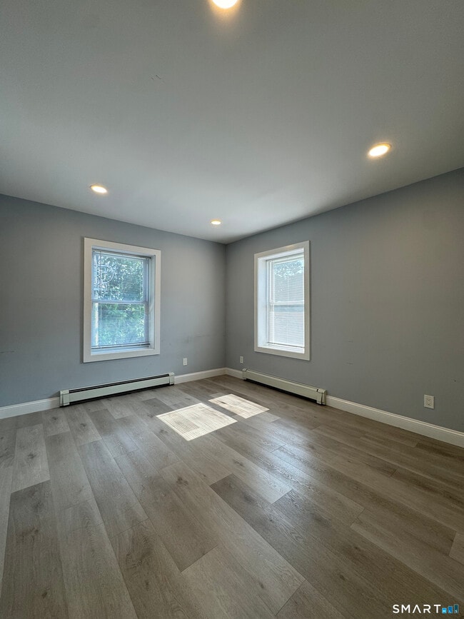 Building Photo - 40 Clarks Hill Ave